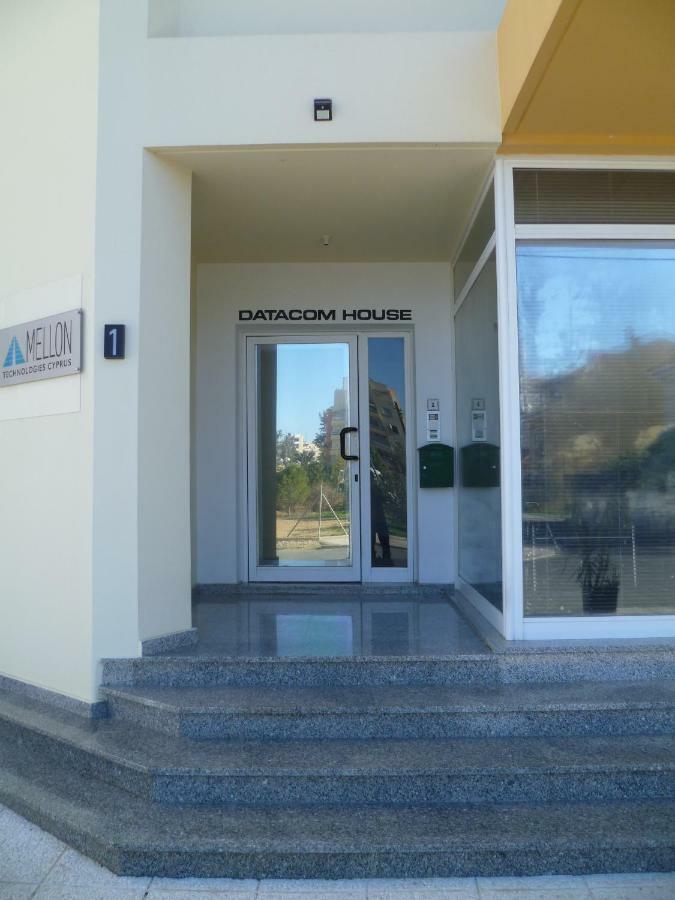 Double Room With Ensuite Bathroom At Datacom Building Nicosia Kültér fotó